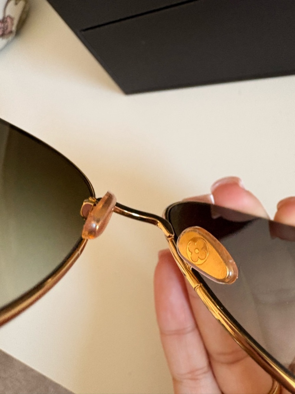 Louis Vuitton Gold Frame Gradient Black-Brown Lens Sunglasses - Picture 10 of 10